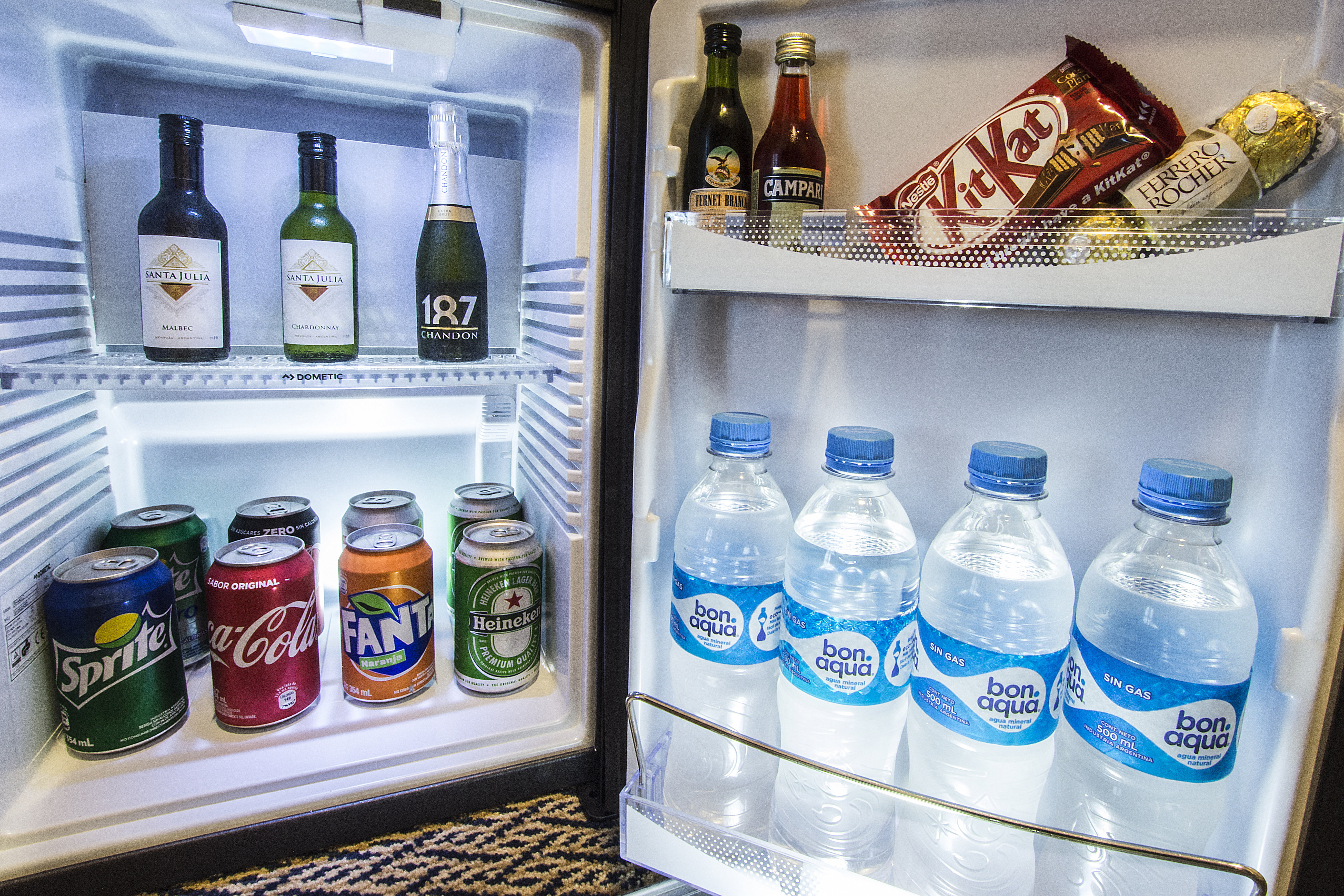HOLIDAY INN EXPRESS ROSARIO BY IHG-guestroom-minibar.jpg