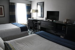  - Holiday Inn Express Janesville - I-39 & I-90, Exit 171B
