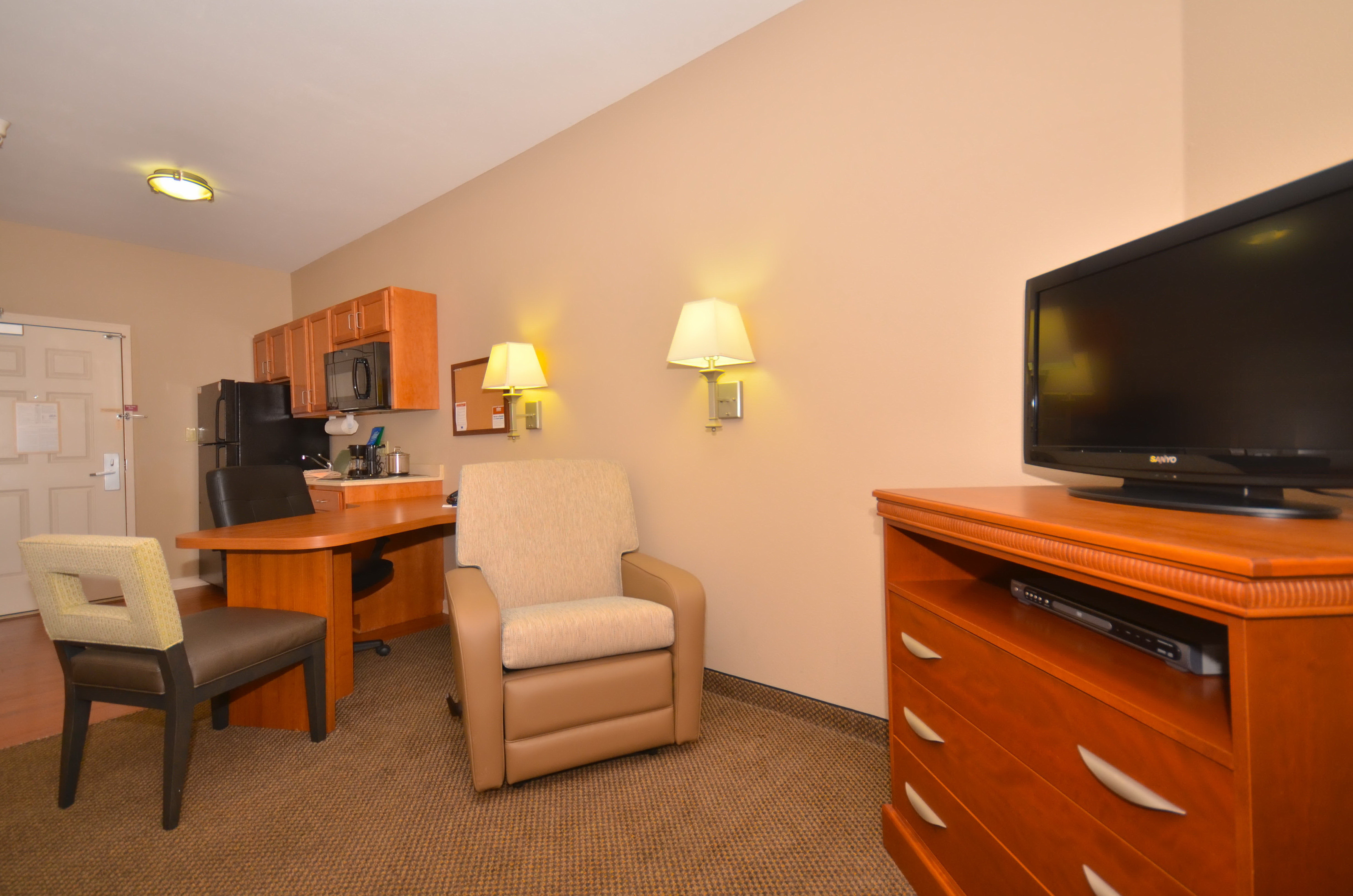 CANDLEWOOD SUITES CLARKSVILLE BY IH-guestroom-Full kitchens in every suite.jpg