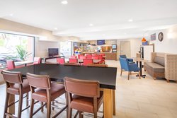  - Holiday Inn Express Airport at Old Town San Diego - I-5, Exit 19