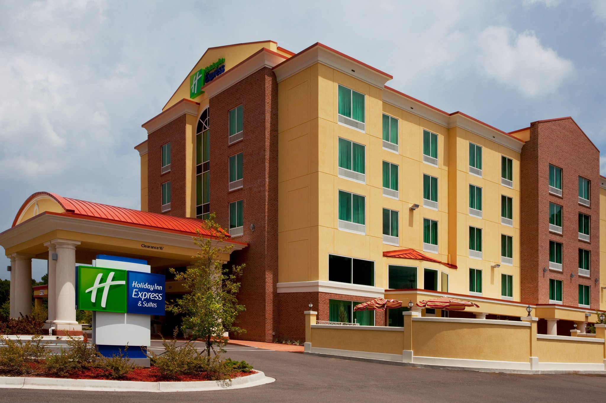 Holiday Inn Express & Suites CHAFFEE-JACKSONVILLE WEST
