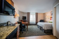  - Candlewood Suites Perrysburg - I-75, Exit 193