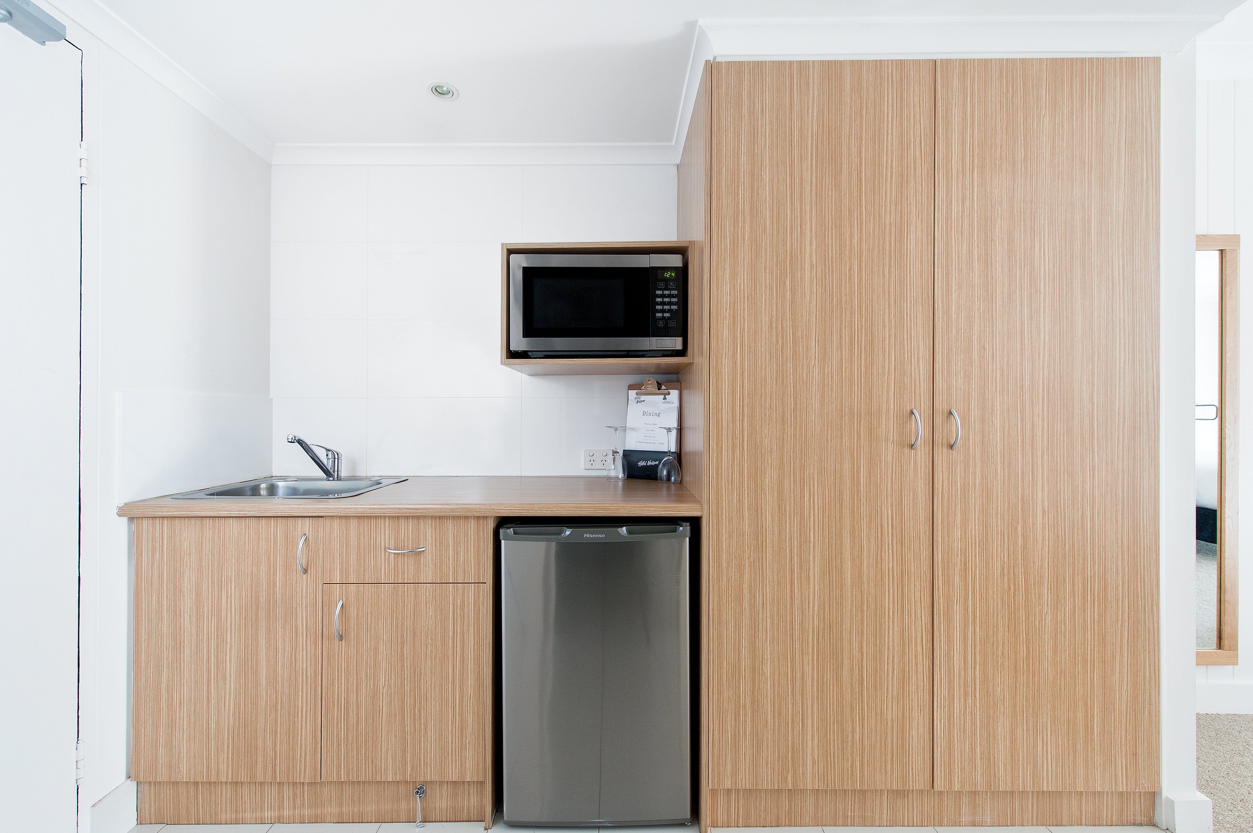 Hotel Nelson-guestroom-Kitchenette.jpg