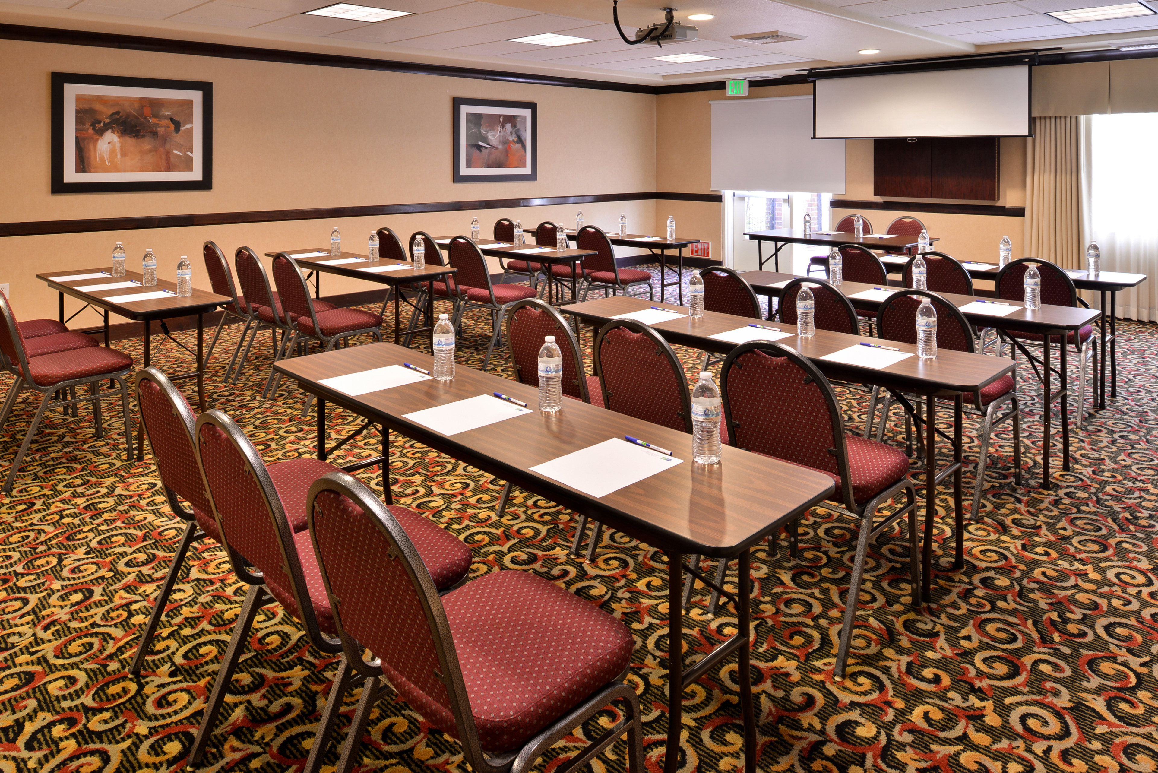 Holiday Inn Express & Suites Lincoln-Meeting Room