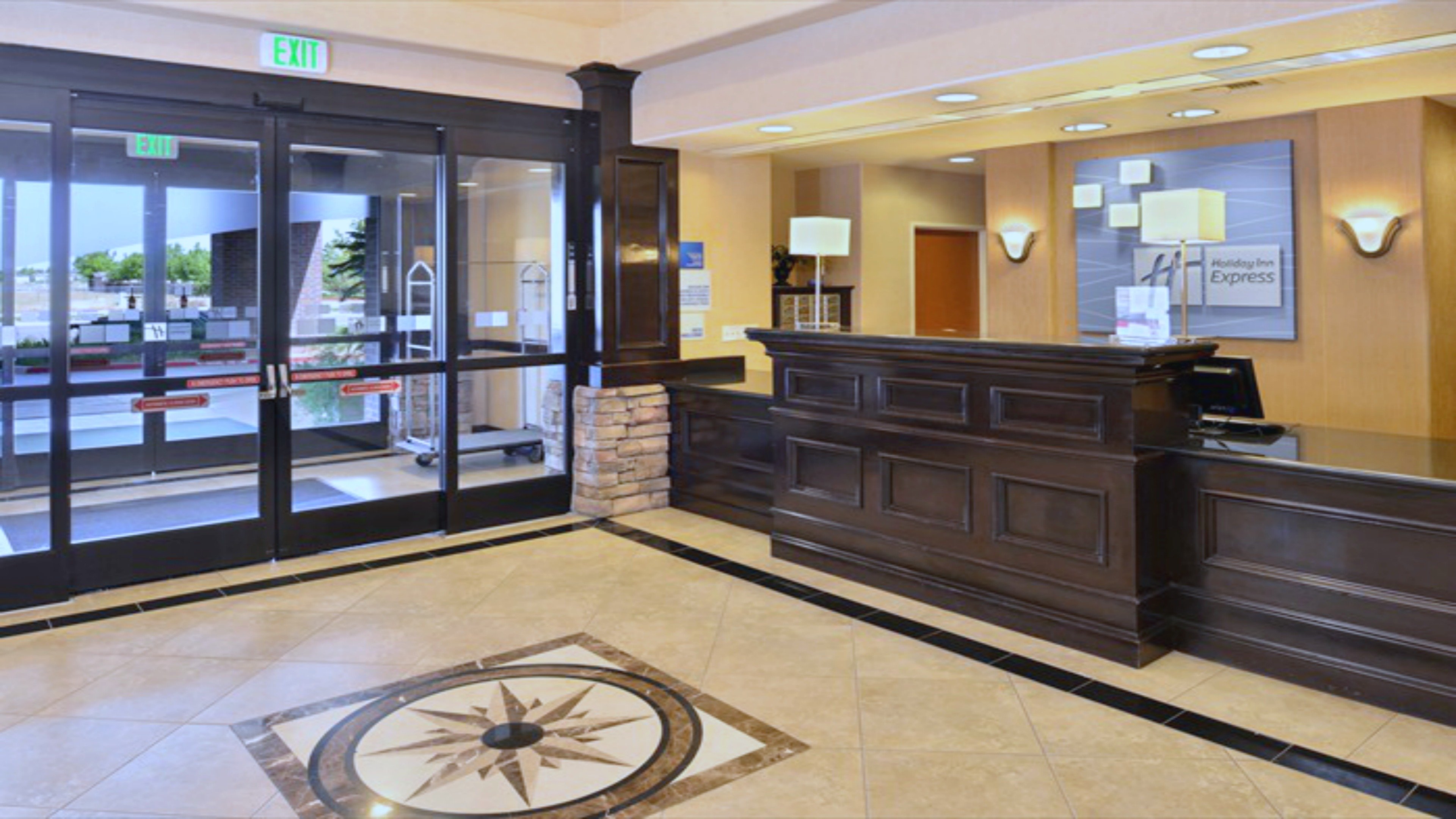 Holiday Inn Express & Suites Lincoln  Front Desk