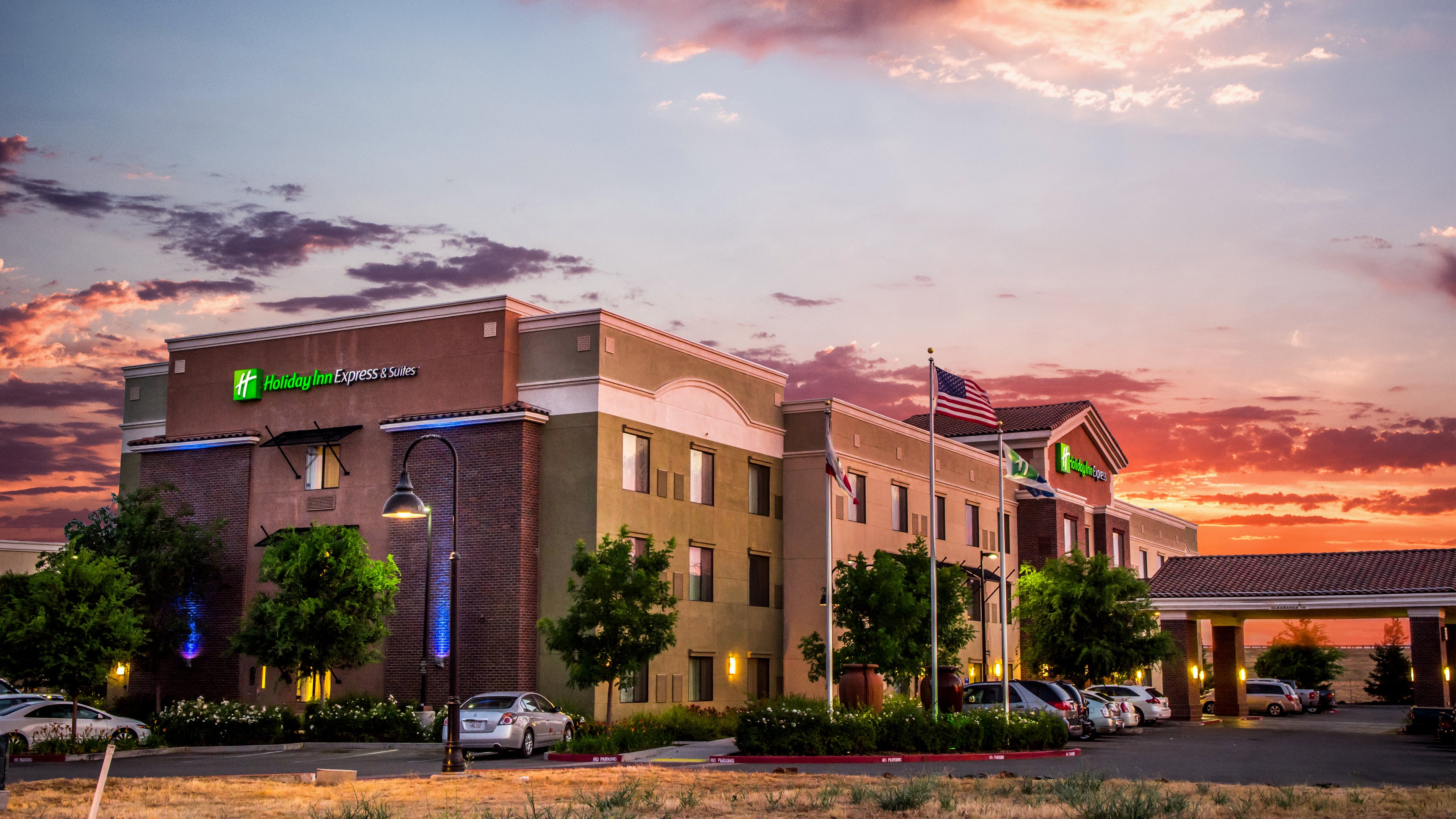 Welcome to the Holiday Inn Express & Suites  Lincoln !