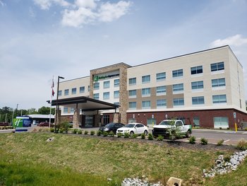 Holiday Inn Express & Suites Nashville North - Springfield