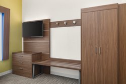  - Holiday Inn Express Airport Sacramento - I-5, Exit 525A