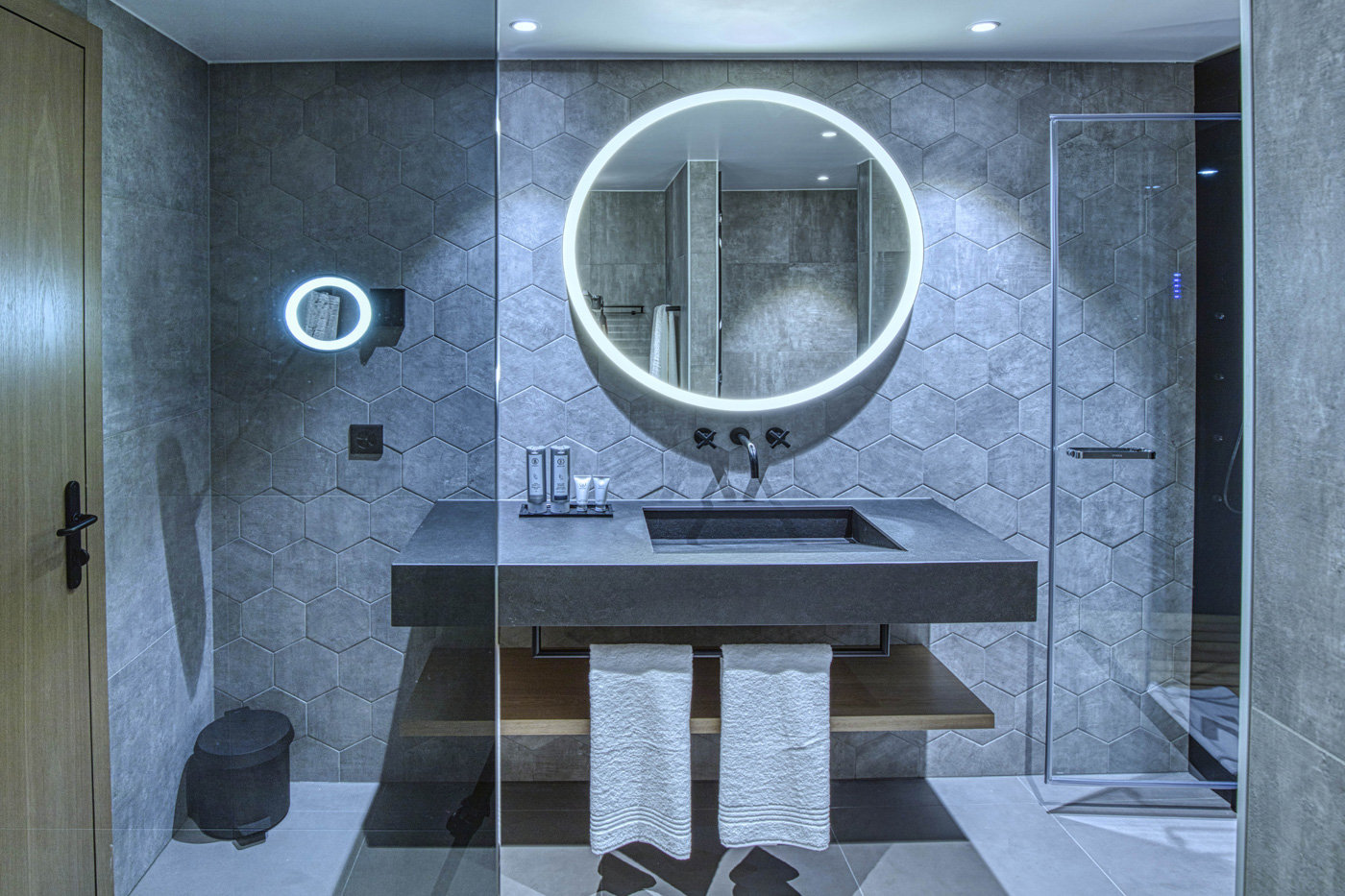 Hotel Meilenstein-guestroom-Bathroom.jpg