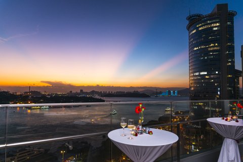 HOTEL INDIGO HARBOUR VIEW - Photo 54