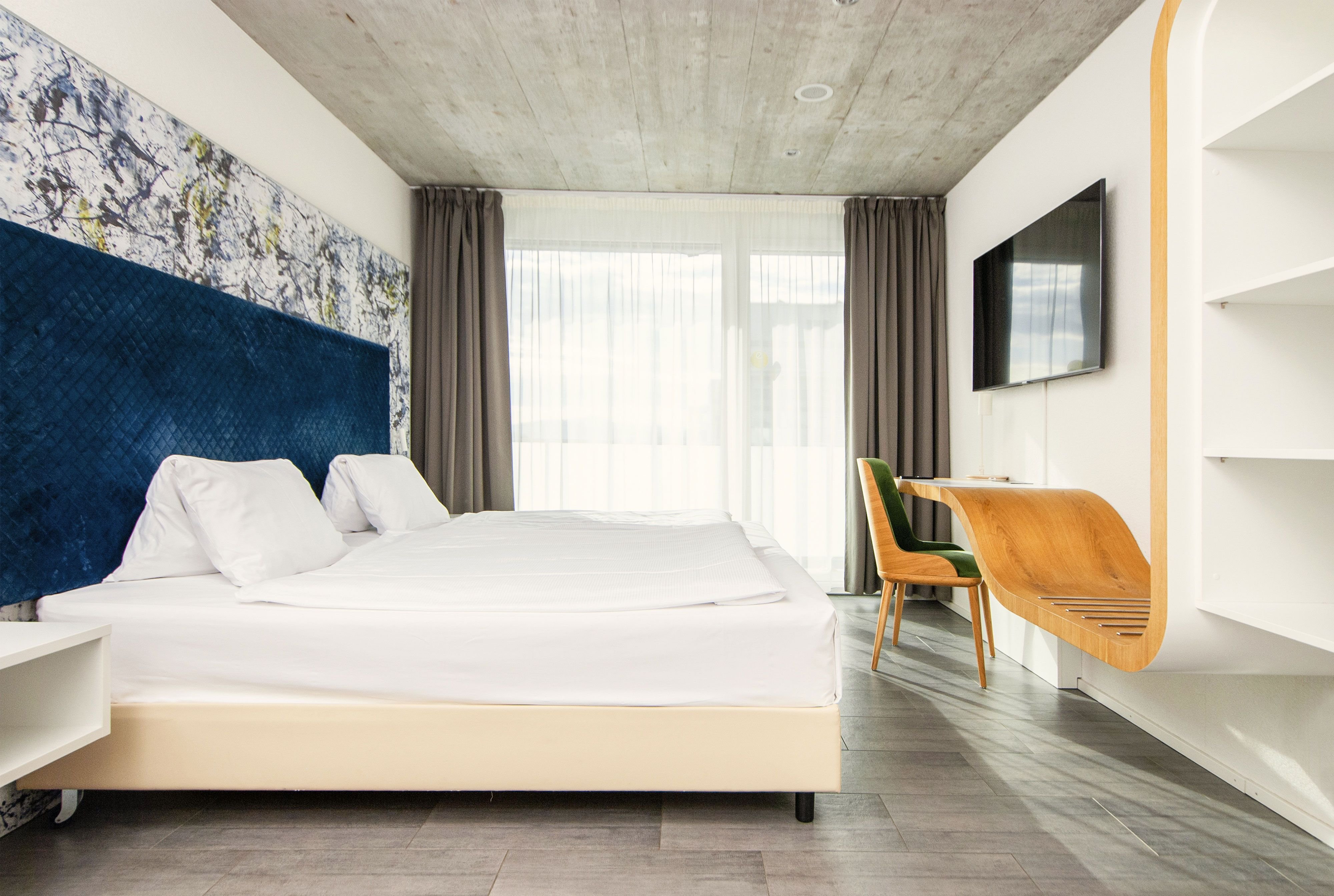 TAILORMADE HOTEL IDEA SPREITENBACH-guestroom-Business room.jpg