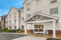  - Candlewood Suites Arrowood Charlotte - I-77, Exit 3