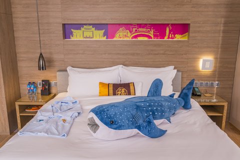 HOTEL INDIGO HARBOUR VIEW - Photo 132