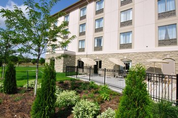 Holiday Inn Express Hotel & Suites Ottawa Airport