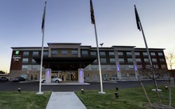  - Holiday Inn Express & Suites Livonia - I-96, Exit 177