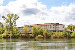  - Holiday Inn Express on the River Corvallis