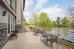  - Holiday Inn Express on the River Corvallis