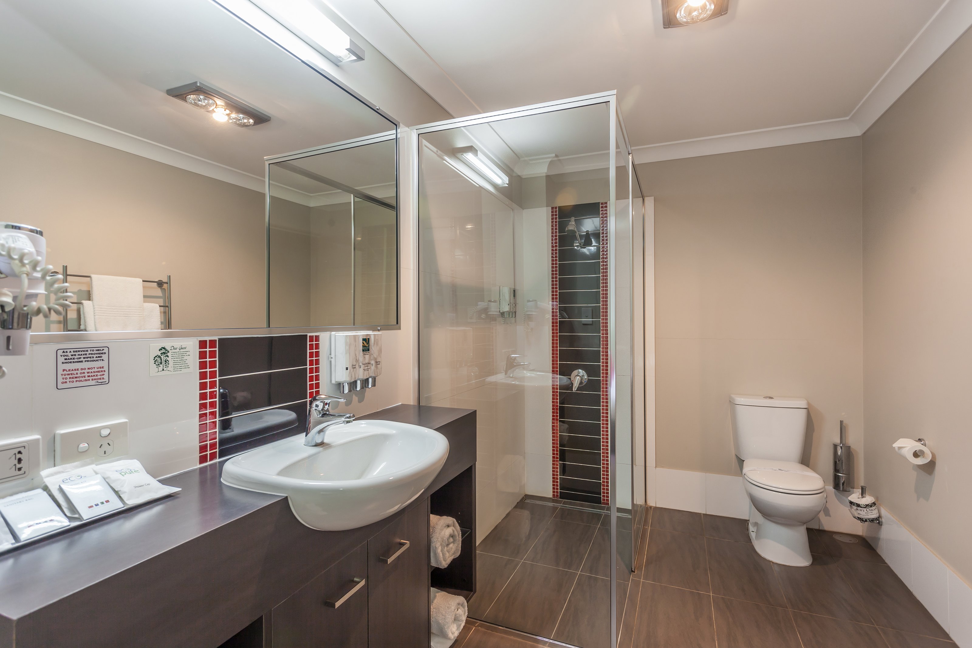 PLATINUM INTERNATIONAL-guestroom-Bathroom.jpg