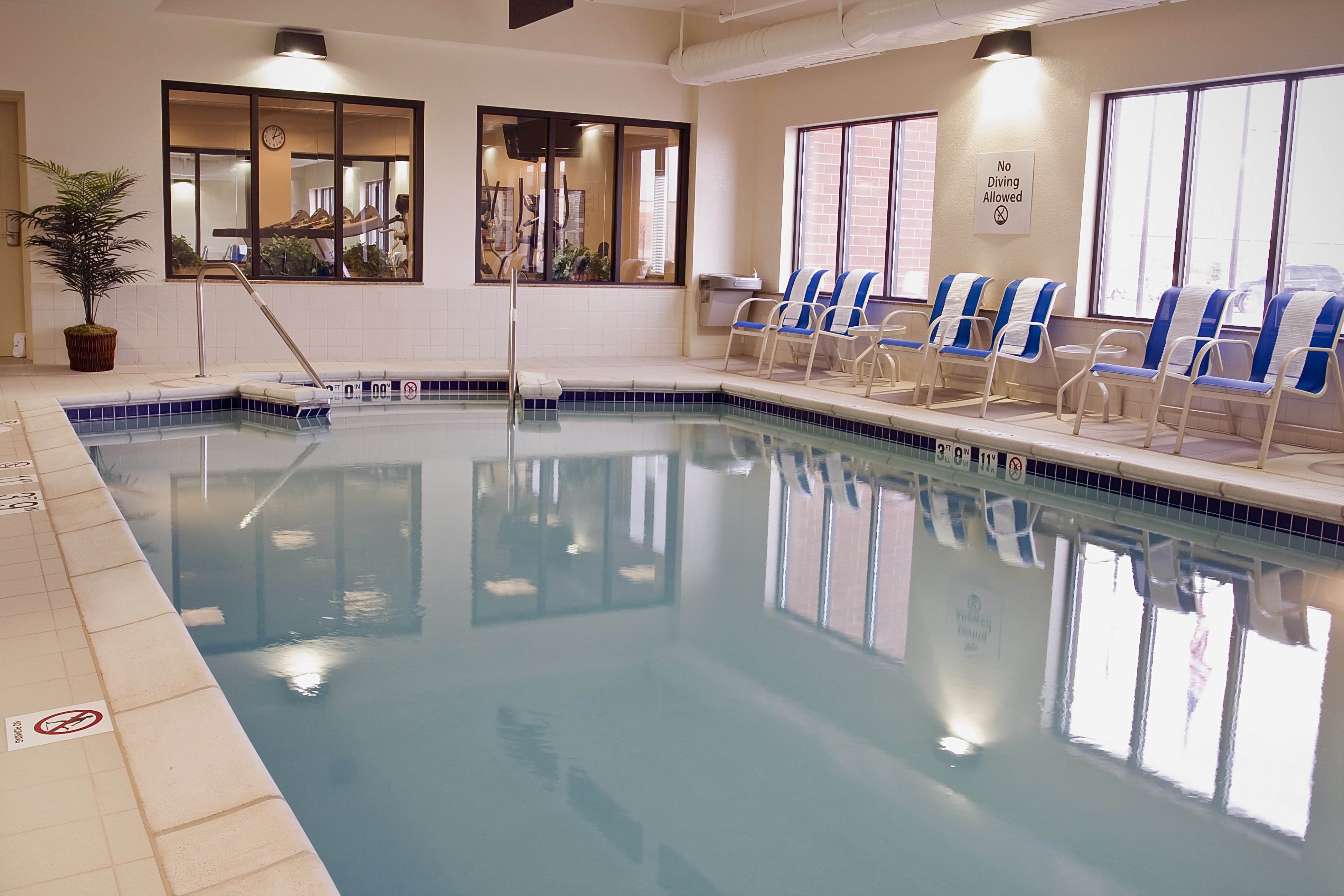 Heated indoor swimming pool and Whirlpool open daily