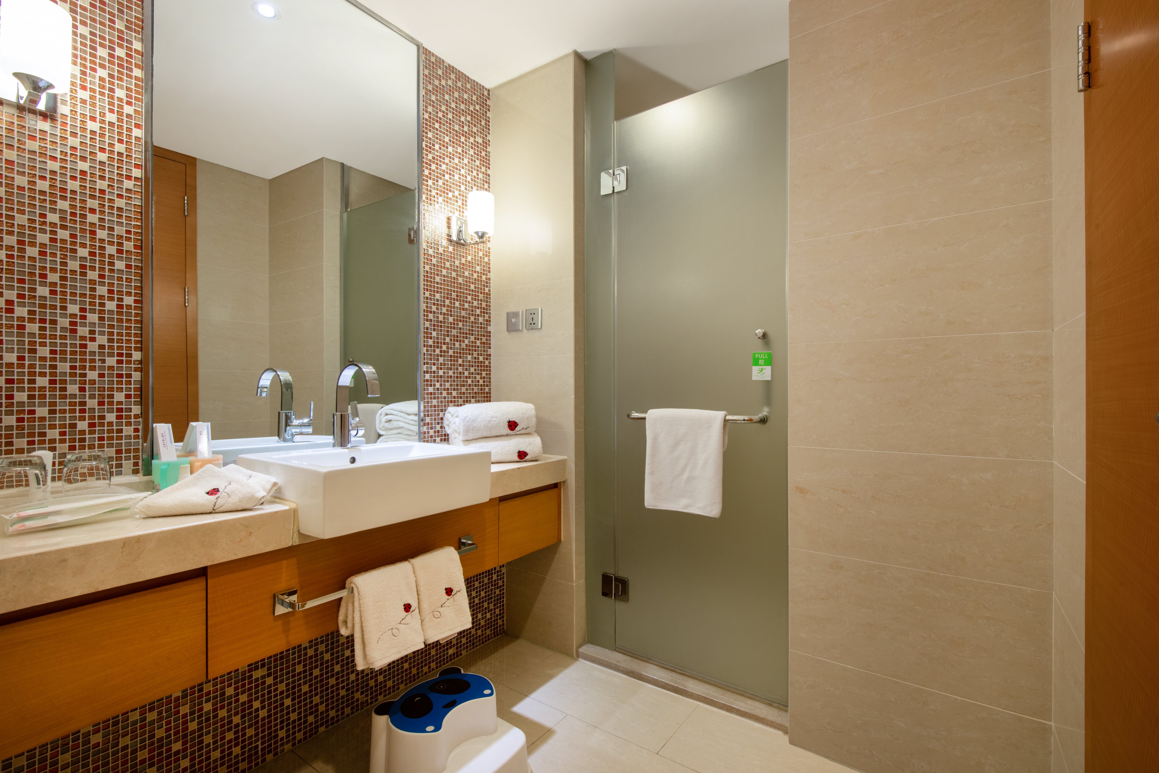 HOLIDAY INN SHAOXING BY IHG-guestroom-Guest Bathroom .jpg