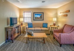  - Holiday Inn Club Vacations Oak N' Spruce Resort South Lee