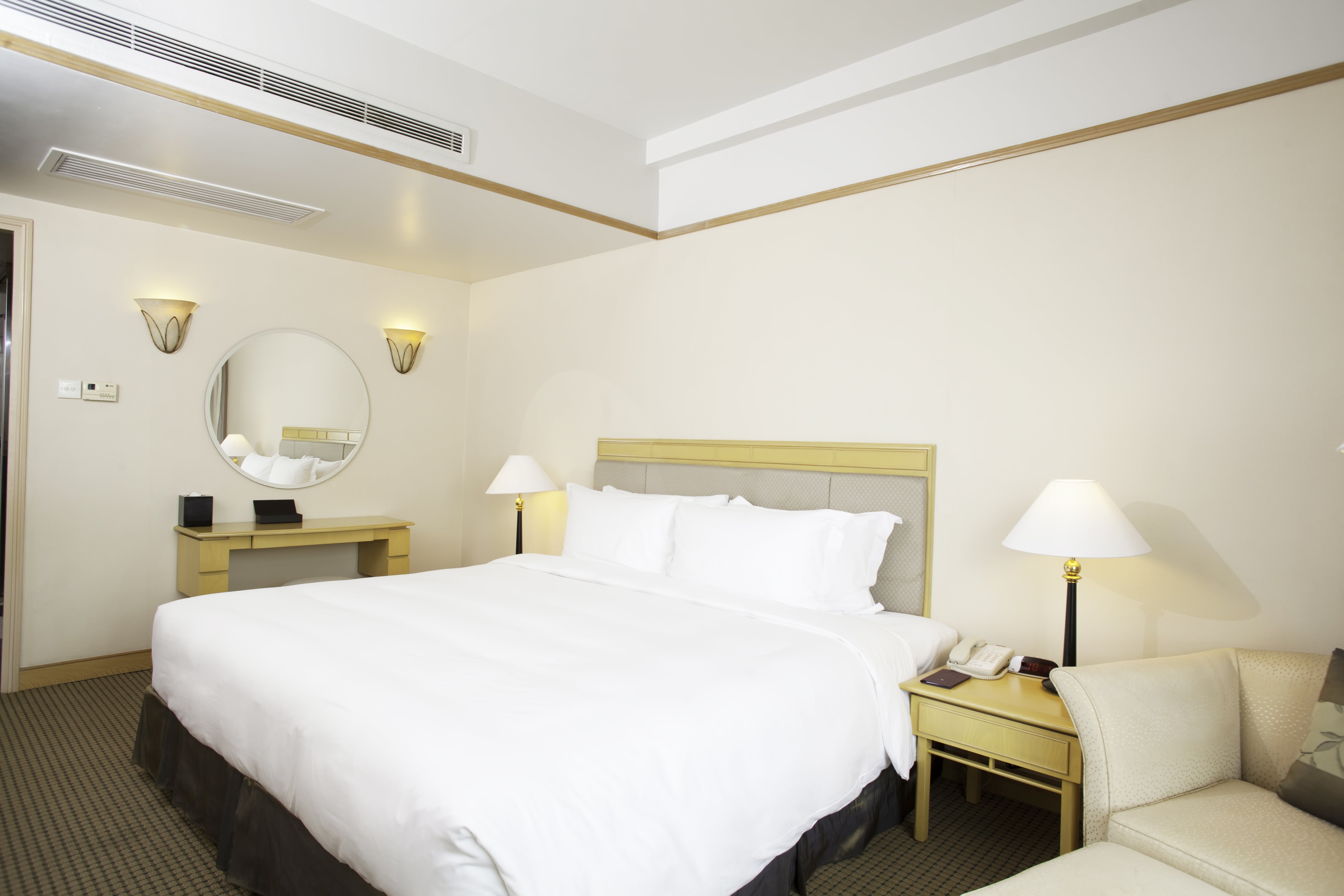 NEW WORLD SAIGON HOTEL-guestroom-Deluxe Suite King 1.jpg