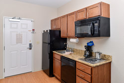  - Candlewood Suites Turlock - CA 99, Exit 215