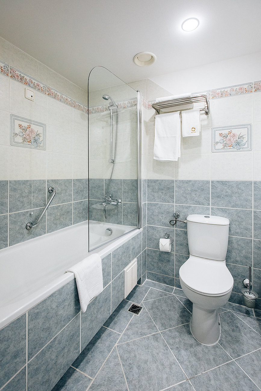 SUN HOTEL-guestroom-Standard Econom Room Bathroom.jpg