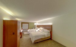  - Holiday Inn Express New Haven - US 27, Exit 19