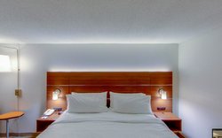  - Holiday Inn Express New Haven - US 27, Exit 19