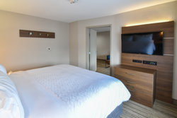  - Holiday Inn Express & Suites Northwest Indianapolis - I-465, Exit 21