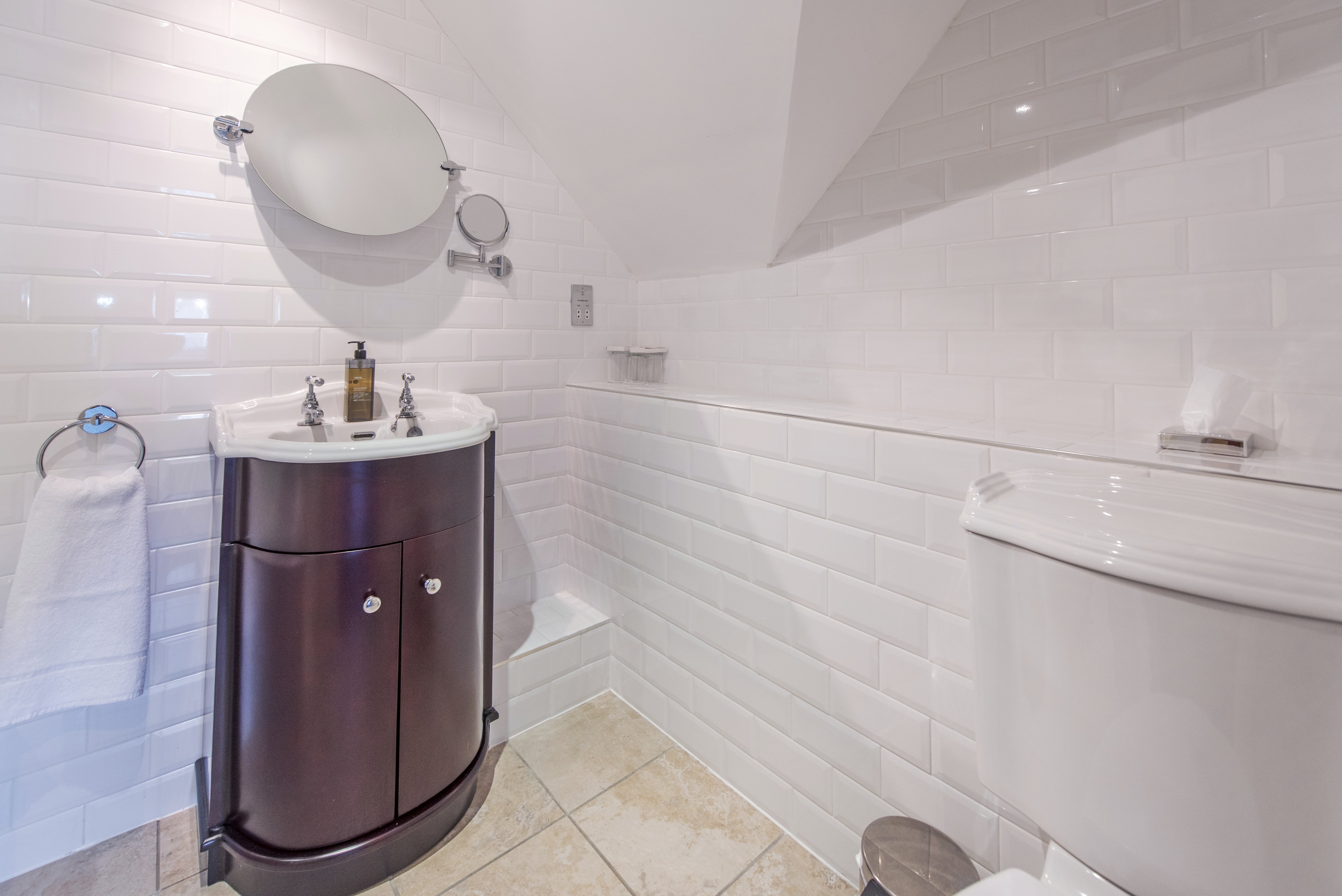 NETHYBRIDGE HOTEL-guestroom-Superior Room Bathrooom.jpg