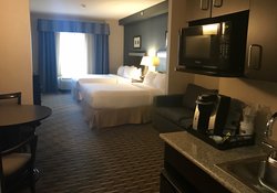  - Holiday Inn Express & Suites Morton - I-74, Exit 102