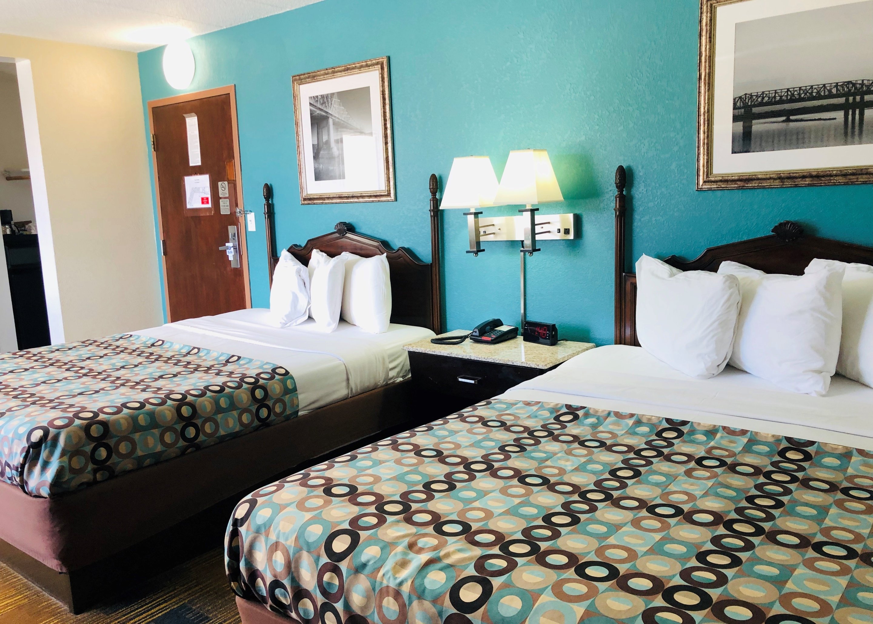 RED CARPET INN ROCHESTER-guestroom-RMNROQueens.jpg