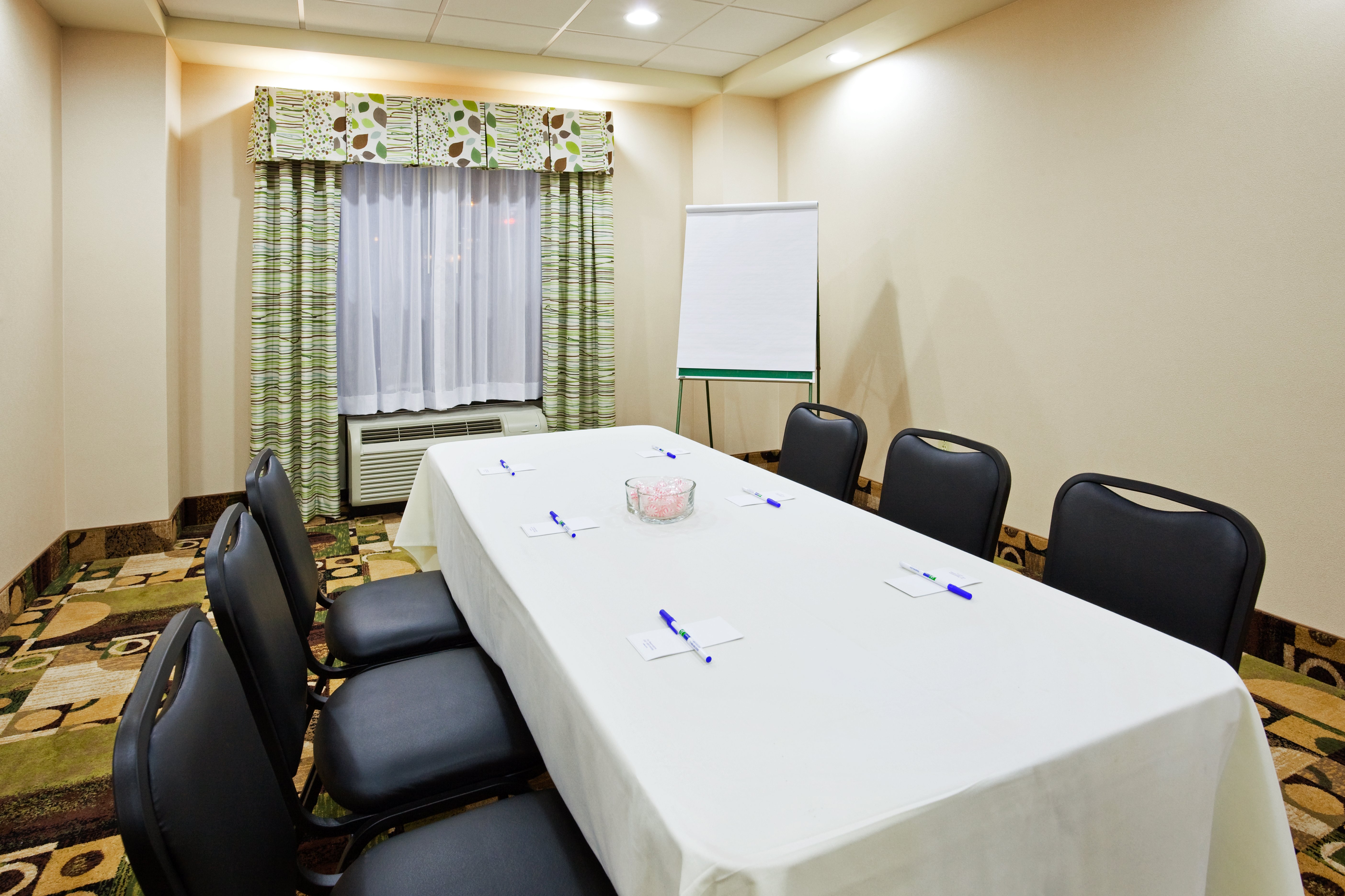 We can host your small meetings!