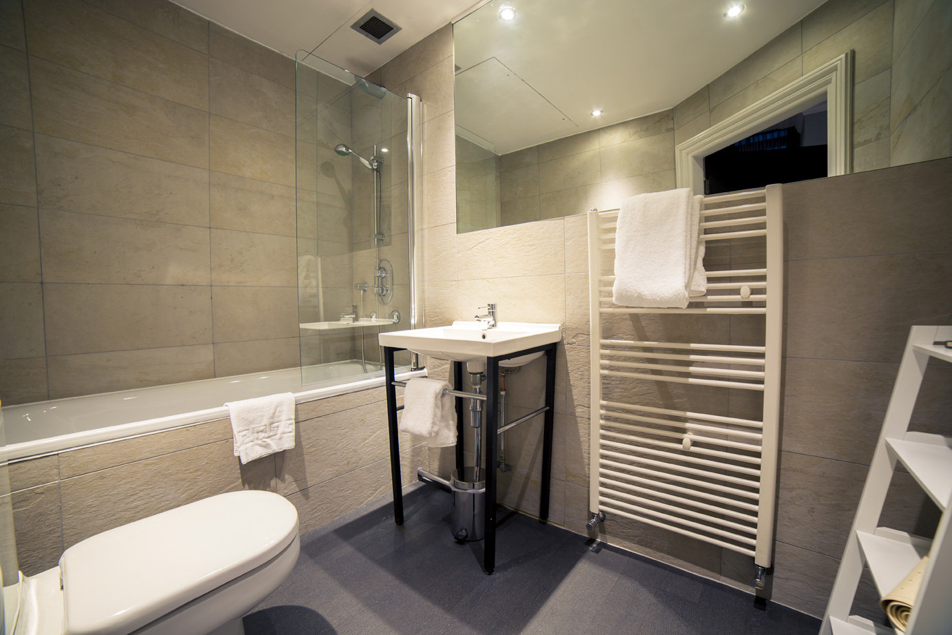 Grey Street Hotel-guestroom-BATHROOM.jpg