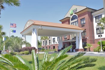 Holiday Inn Express Hotel & Suites