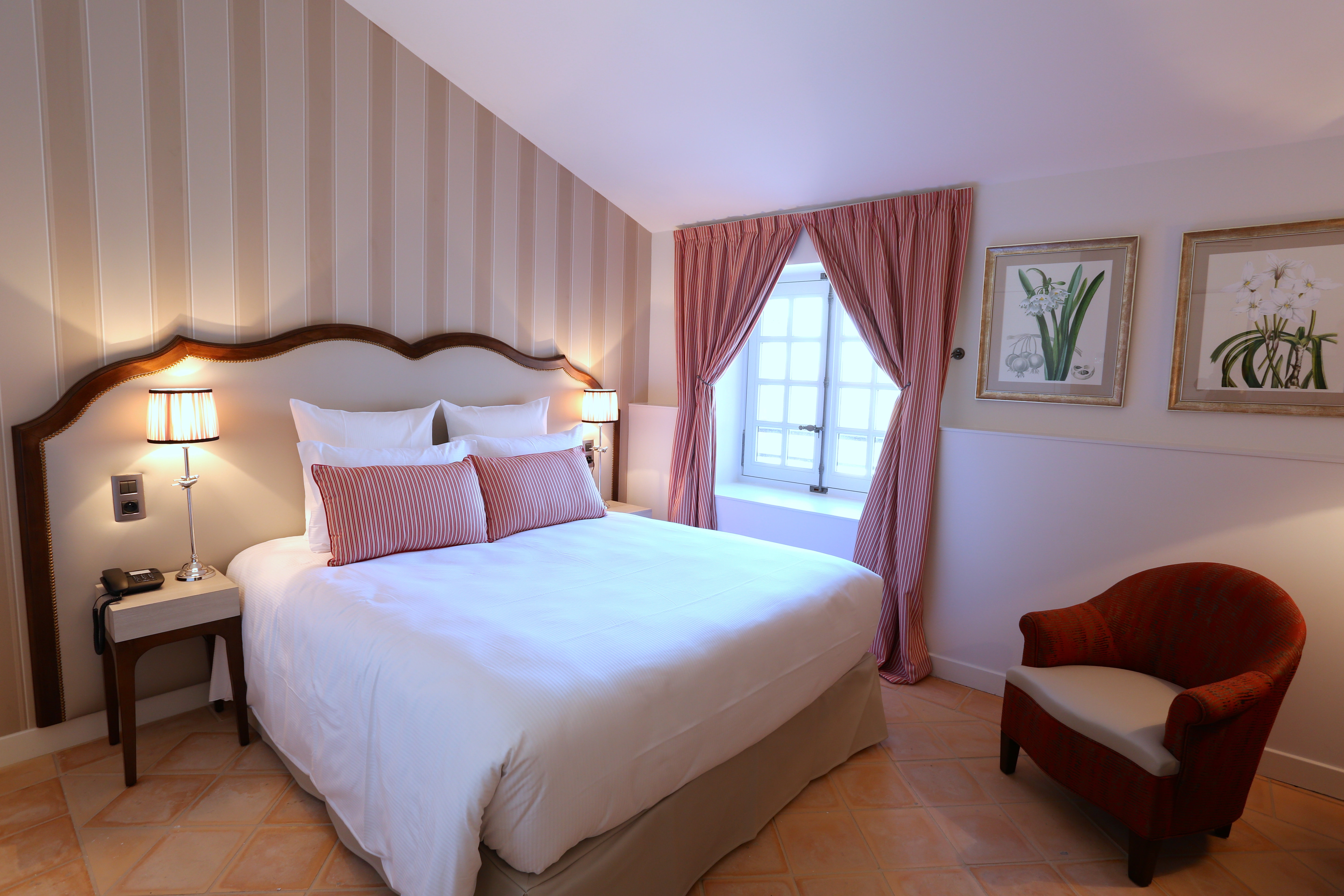 AUBERGE ET CLOS DES CIMES-guestroom-Classic Room.jpg