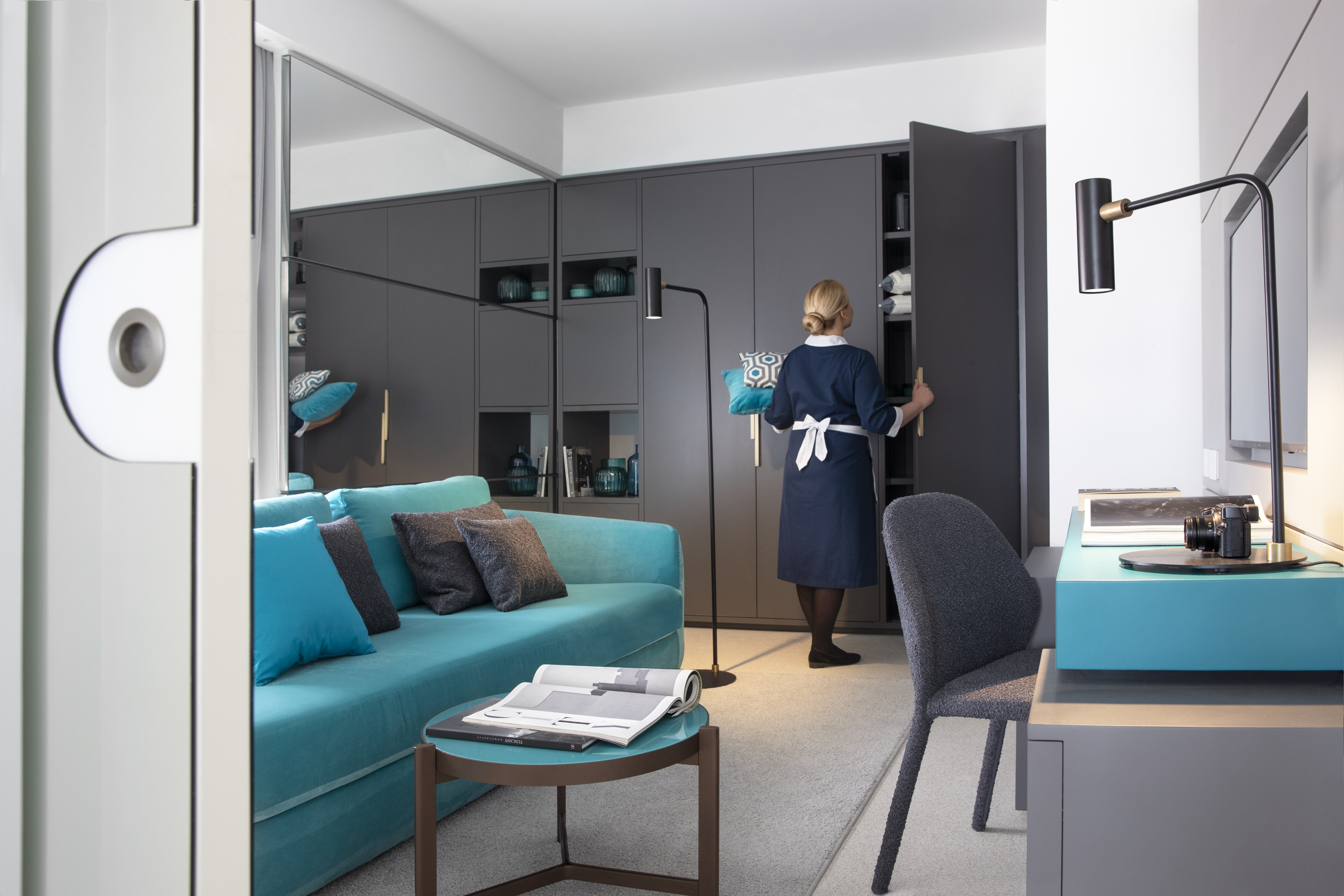 Hotel Plaza e de Russie-guestroom-Junior suite.jpg