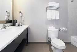  - Holiday Inn Express & Suites Calgary