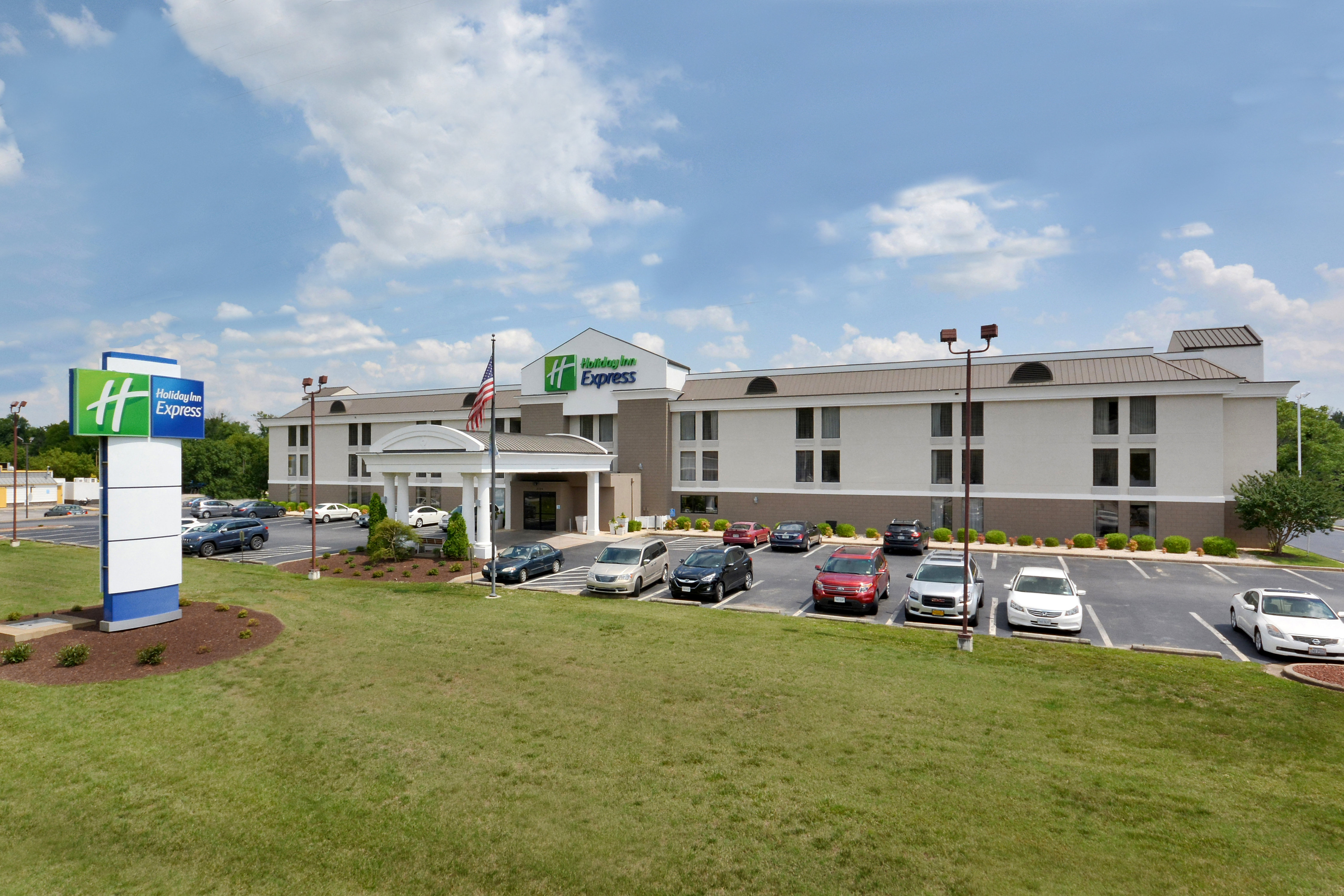 Welcome to our Danville, VA hotel on Riverside Drive.