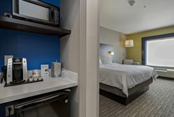  - Holiday Inn Express & Suites Kilgore