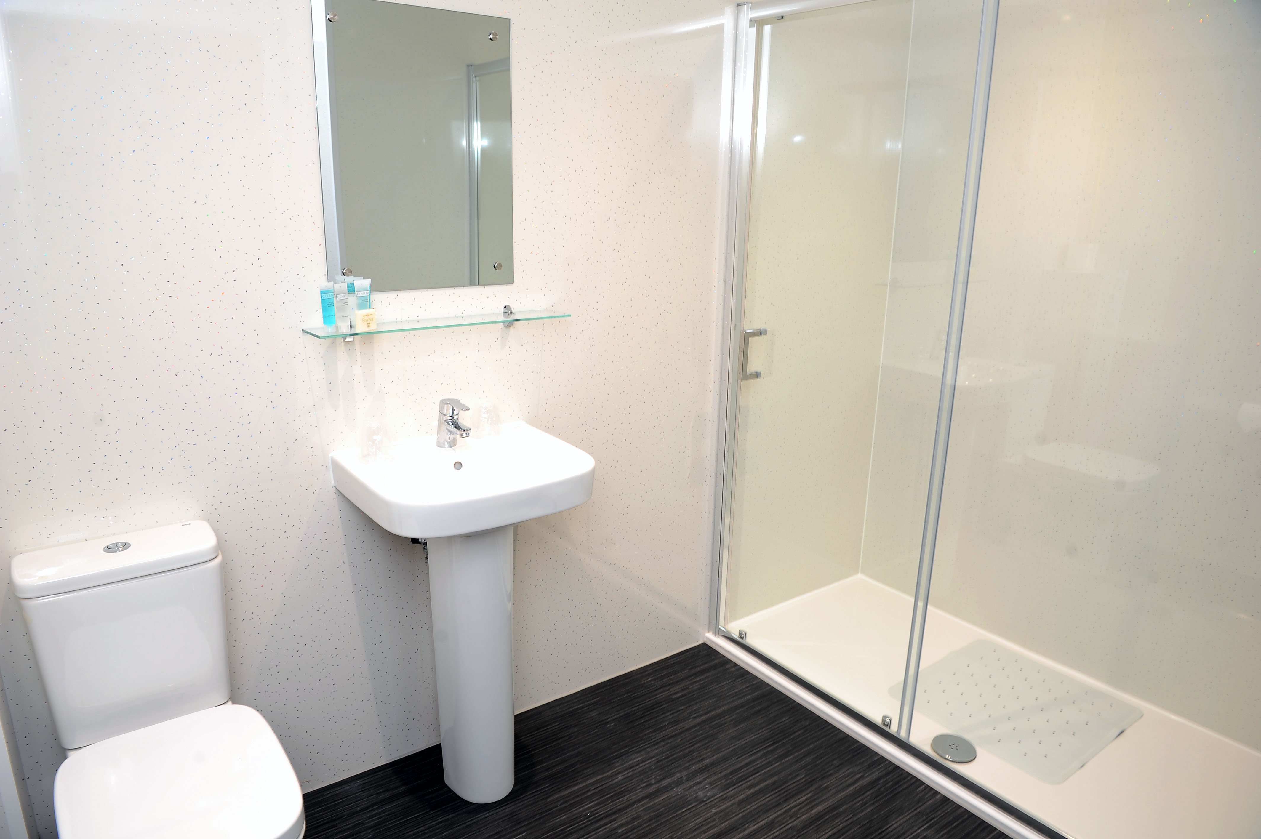 Premier Lodge Hotel-guestroom-Ensuite.jpg