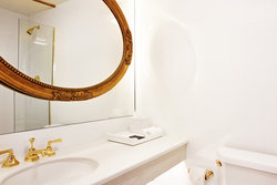  - Line Hotel Los Angeles