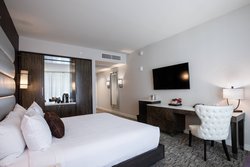  - Ambassador Hotel Downtown Kansas City - I-70, Exits 2J & 2K