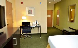  - Holiday Inn Express & Suites Monaca - I-376, Exit 39