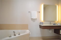  - Holiday Inn Express & Suites Batesville