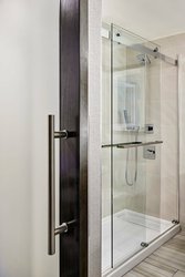  - Marriott Hotel Ventura - US 101, Exit 68