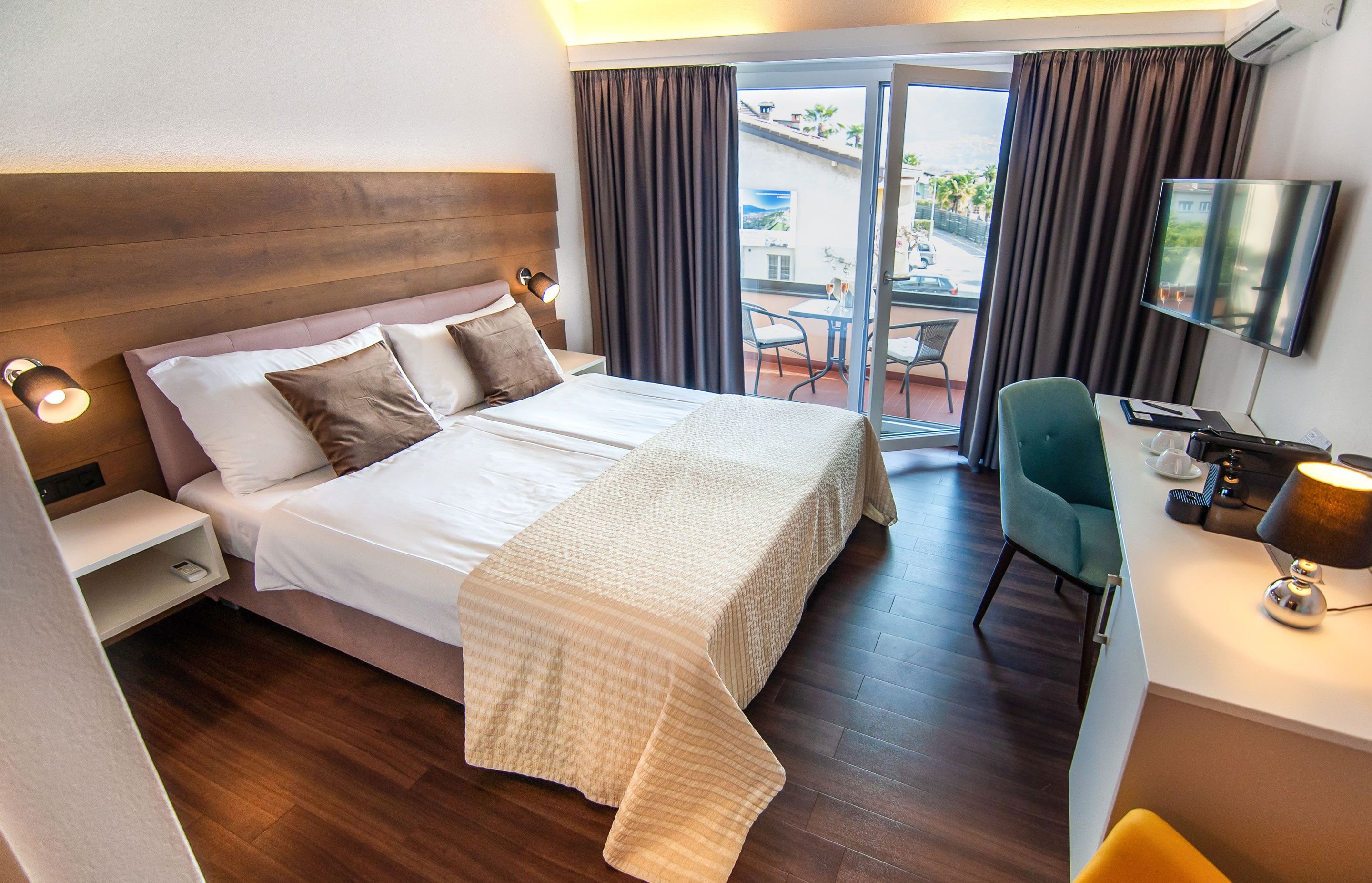 HOTEL POLO-guestroom-Standard double room balcony.jpg