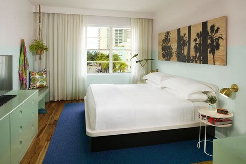 A06C96 Guest Room